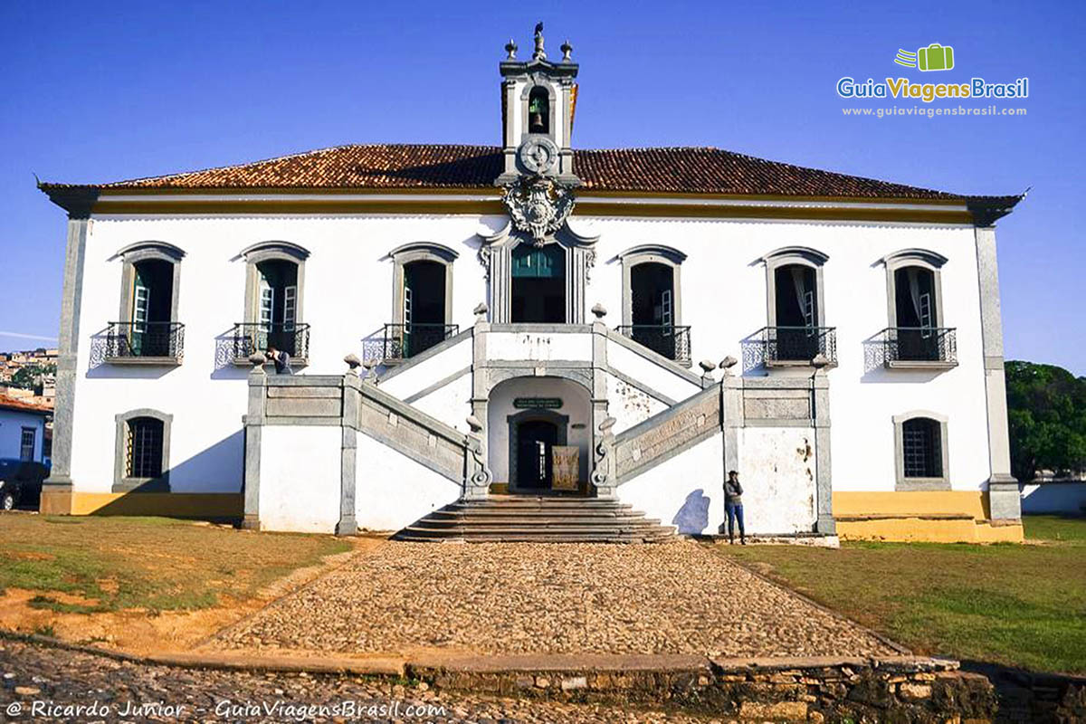 Imagem da bela construção que é a Casa de Camara e Cadeia de Mariana.